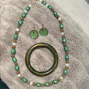 Elegant Green and Gold Jewelry Set